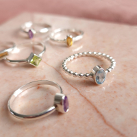 ZILVEREN RING MET OVALE BLAUWE TOPAAS MAAT 17.5